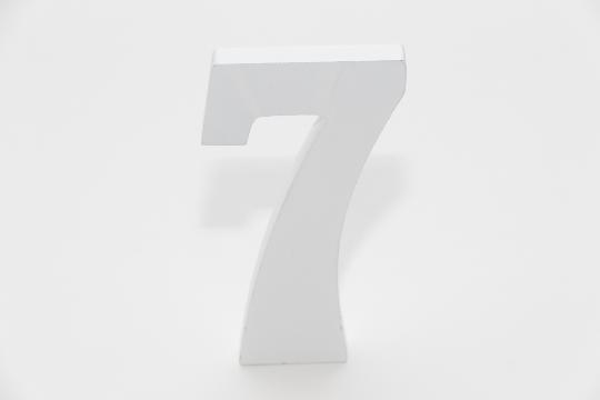 FA ASZTALSZÁM FEHÉR 7-ES