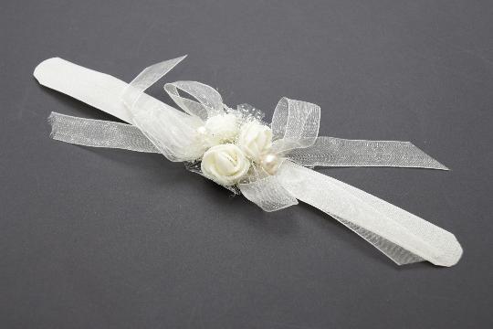 ESKÜVÖI KARKÖTŐ RÓZSÁVAL EKRÜ