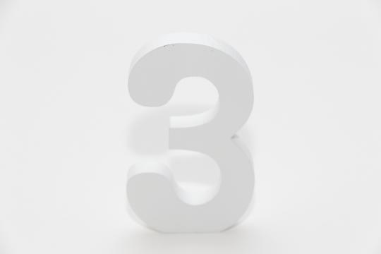 FA ASZTALSZÁM FEHÉR 3-AS